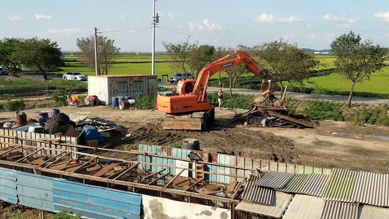 The demolition of Dangjin dog meat farm